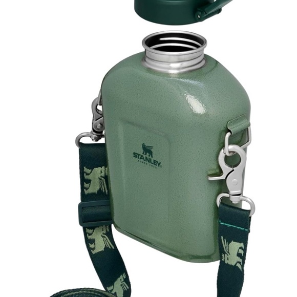 Stanley The Legendary Classic Hammertone Green Canteen. Like new. - Picture 3 of 6